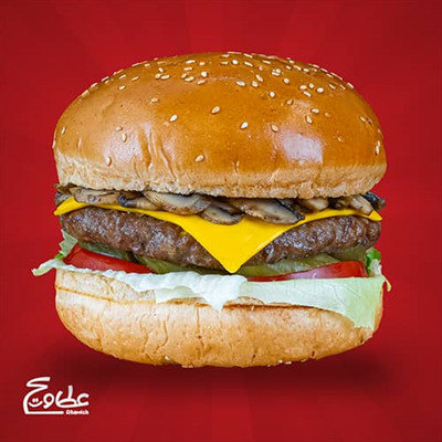 یک عدد برگر 160 گرمی ، یک ورق پنیر گودا ، قارچ ، نان گرد رومال دار کنجدی ، گوجه فرنگی ، خیار شور و کاهو چیزبرگر